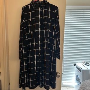 Women’s collared black and white button down dress. M